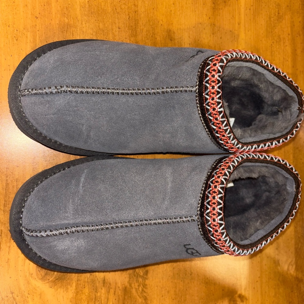 UGG Men's Charcoal Slip-Ons with Red Accents men’s 7 woman’s 9 size 40